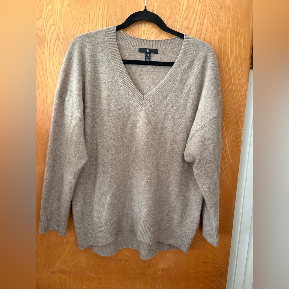 Banana Republic oversized v-neck 3/4 sleeve Cashmere Sweater in Taupe XS